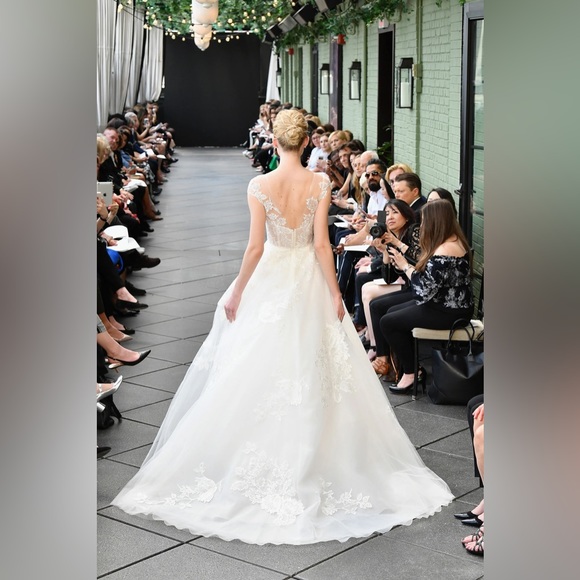 Nouvelle Amsale Miranda Gown - Picture 3 of 14